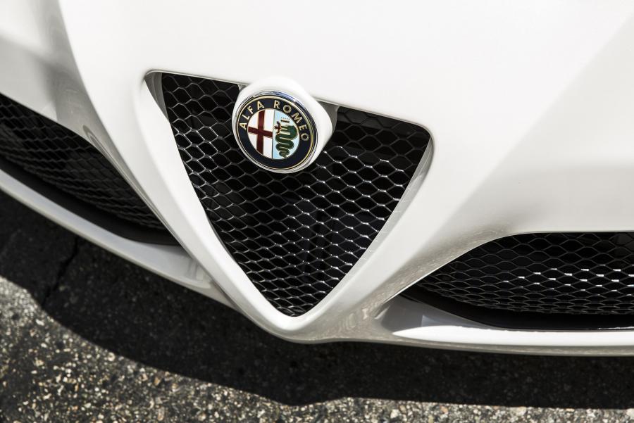 Логотип Alfa Romeo 4C Launch Edition (960) 2015 года  (NA) (фото 27 из 44)